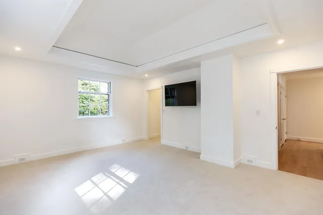 $1,050,000 | 120 Ledgewood Road, Manchester, NH 03104