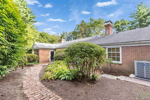 $1,050,000 | 120 Ledgewood Road, Manchester, NH 03104