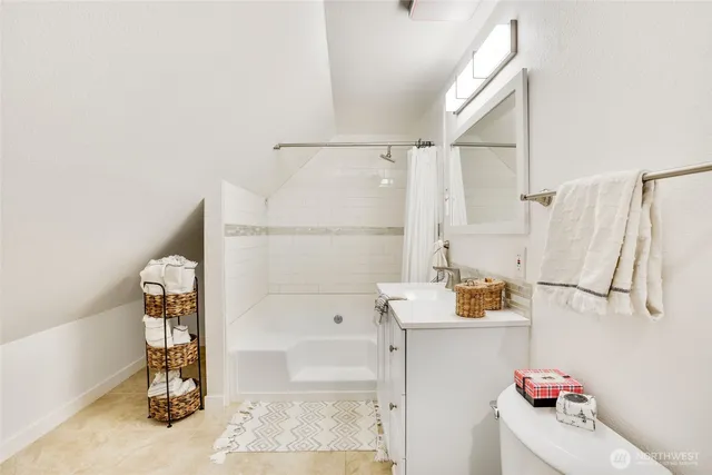 $1,320,000 | 12528 Clear Lake North Road East, Eatonville, WA 98328