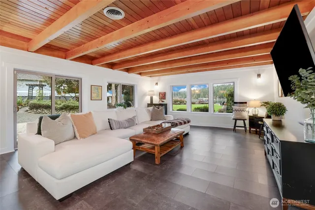 $1,320,000 | 12528 Clear Lake North Road East, Eatonville, WA 98328