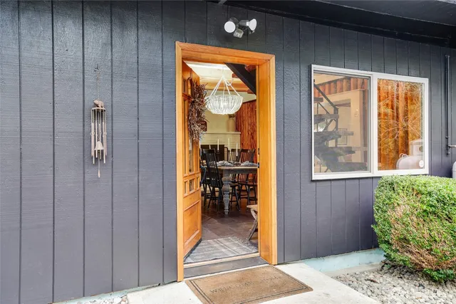 $1,320,000 | 12528 Clear Lake North Road East, Eatonville, WA 98328