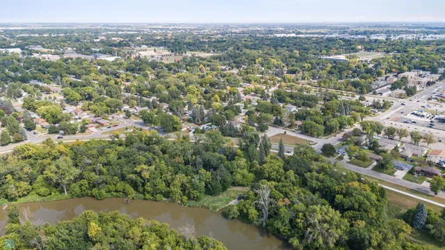 $374,900 | 2212 5th Street South, Moorhead, MN 56560