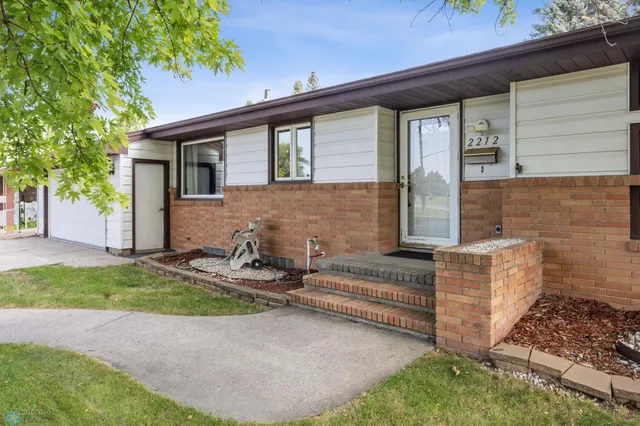 $374,900 | 2212 5th Street South, Moorhead, MN 56560