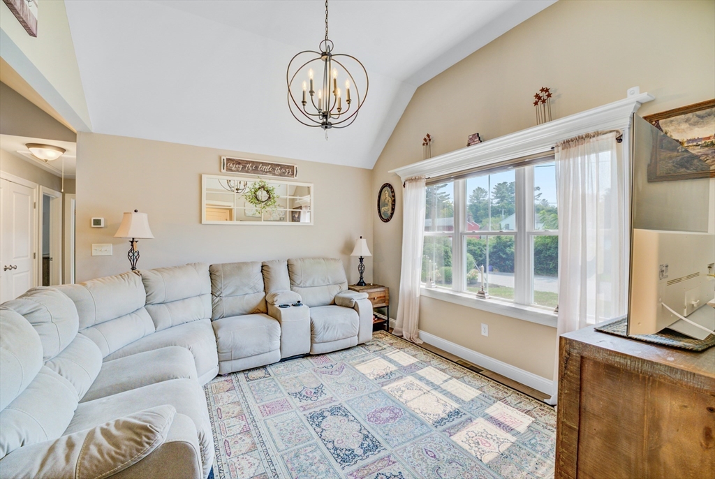 7 Glendale Road Hopedale, MA 01747 - Photo 7 of 40 Gallery Image 7