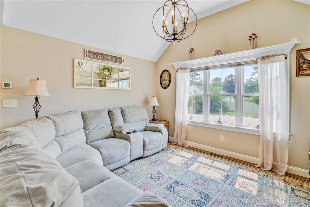 7 Glendale Road Hopedale, MA 01747 - Photo 8 of 40 Gallery Image 8