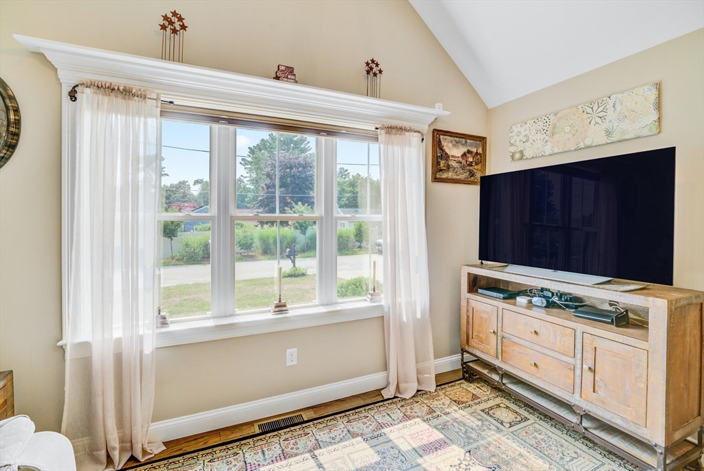 7 Glendale Road Hopedale, MA 01747 - Photo 9 of 40 Gallery Image 9