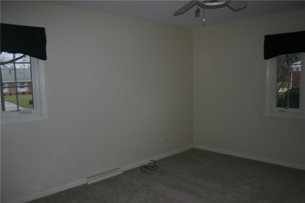 4065 North Riverside Drive Columbus, IN 47203 - Photo 12 of 25 Gallery Image 12