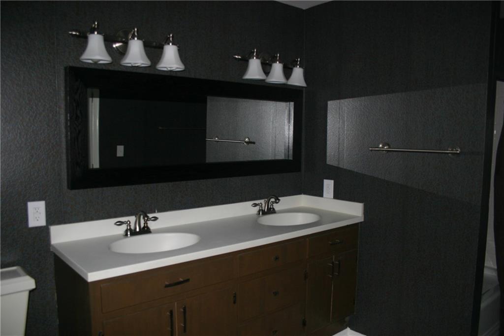 4065 North Riverside Drive Columbus, IN 47203 - Photo 16 of 25 Gallery Image 16