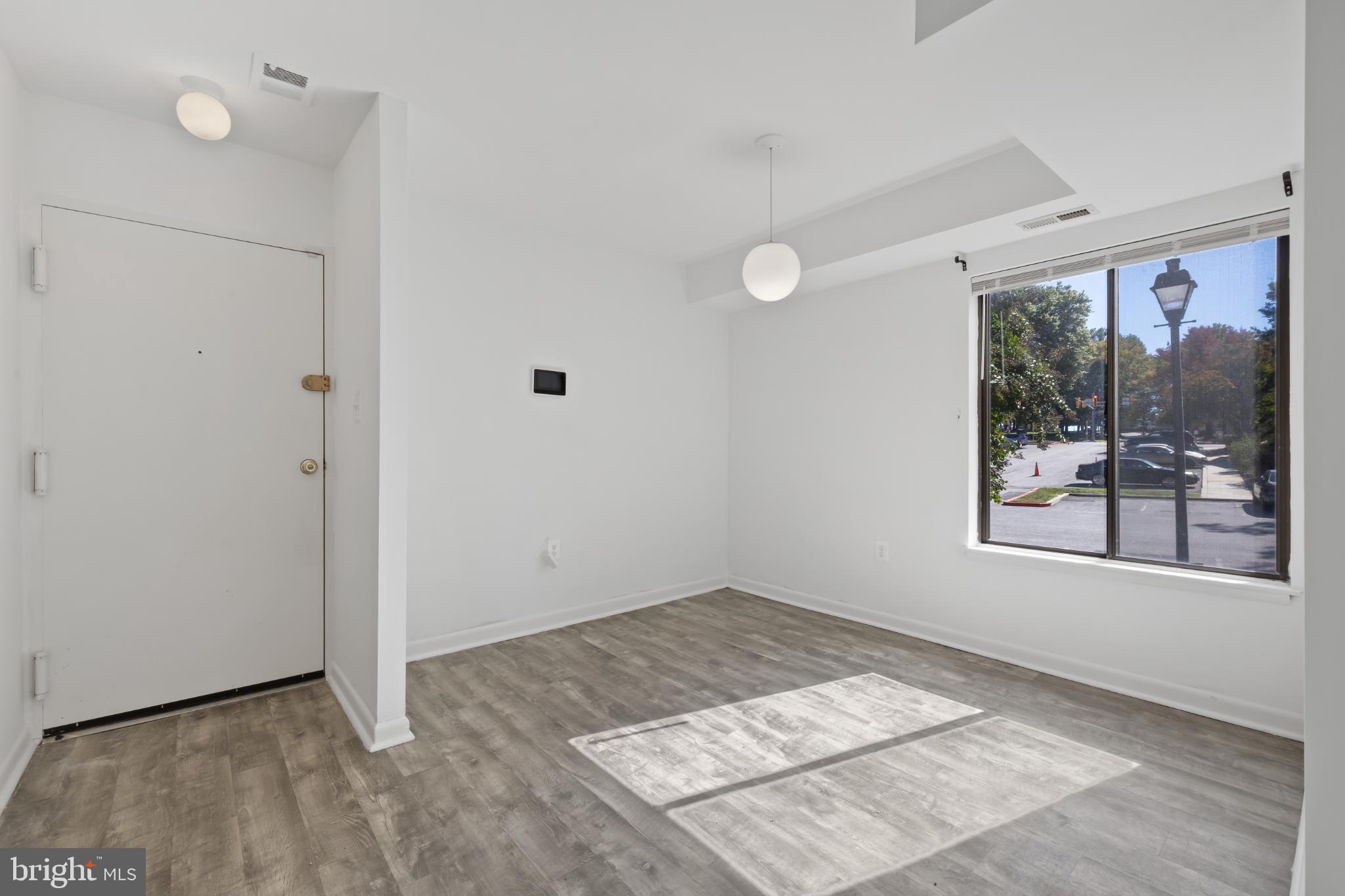 10572 Twin Rivers Road, Unit D1 Columbia, MD 21044 - Photo 3 of 24 DINING ROOM