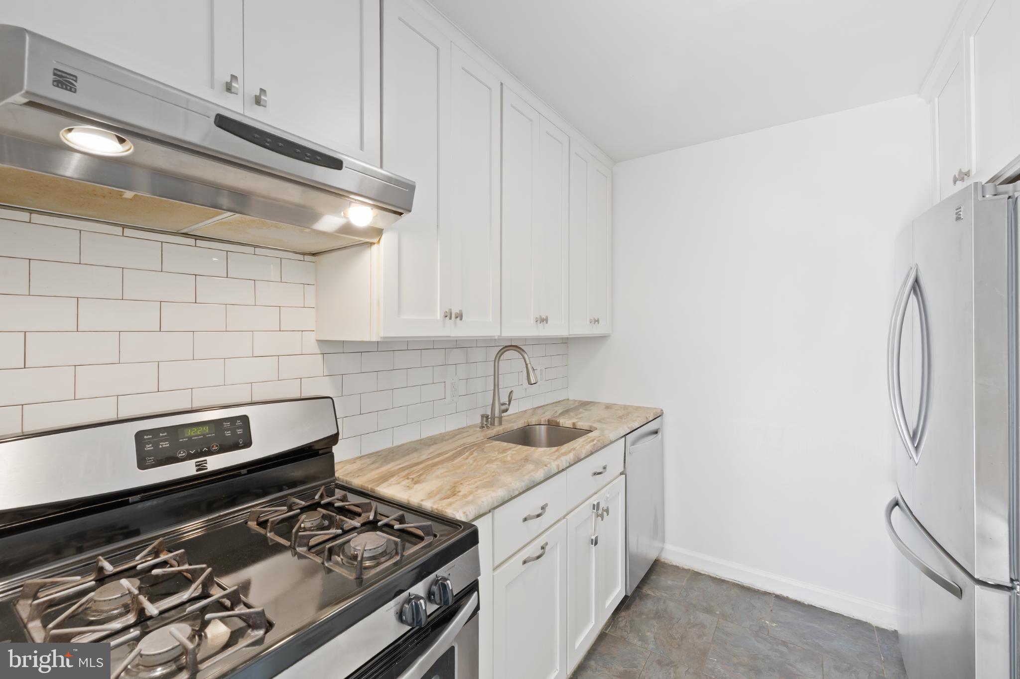 10572 Twin Rivers Road, Unit D1 Columbia, MD 21044 - Photo 5 of 24 Modern kitchen with sleek finishes.