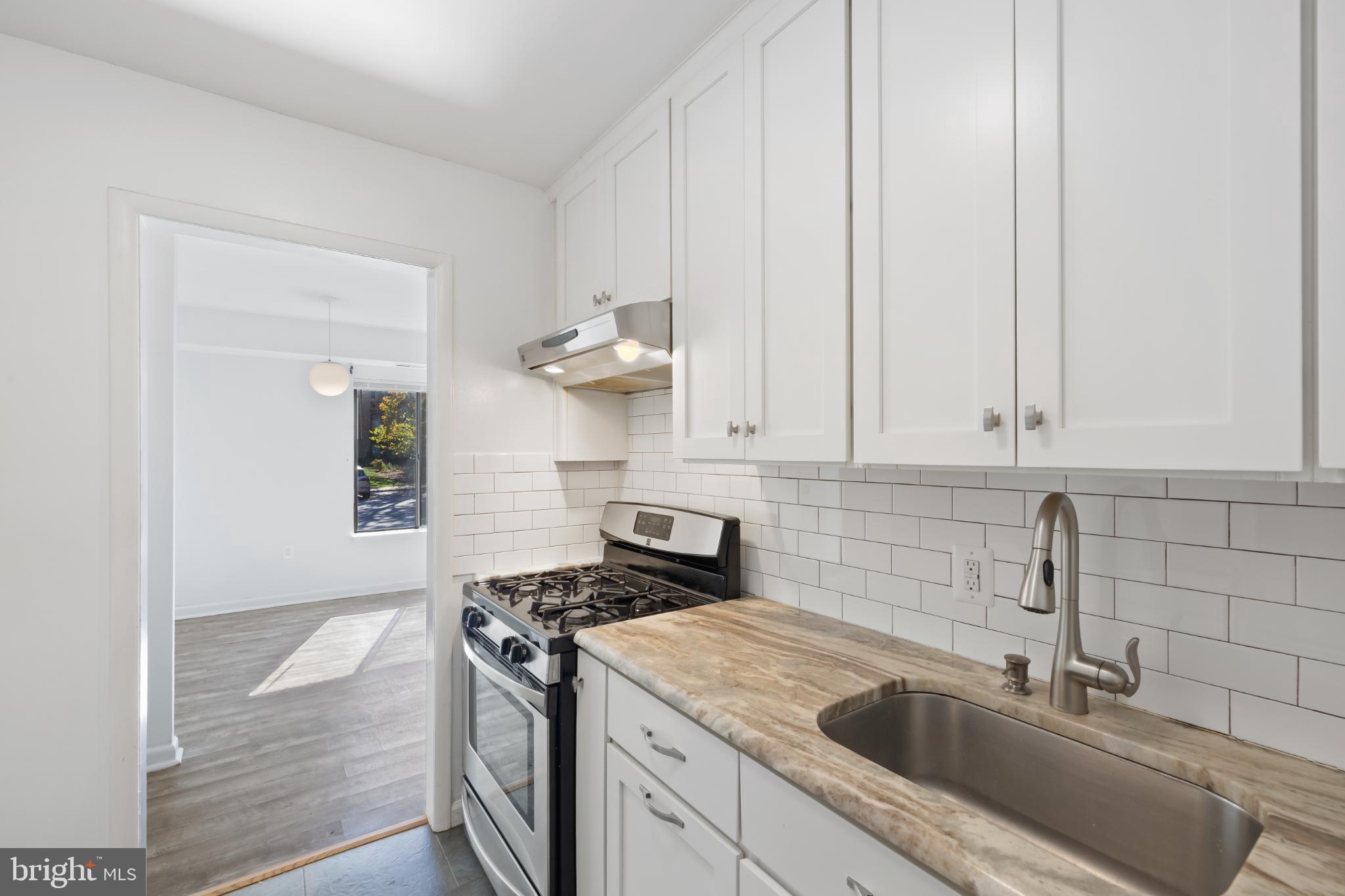 10572 Twin Rivers Road, Unit D1 Columbia, MD 21044 - Photo 6 of 24 Modern kitchen with sleek finishes.
