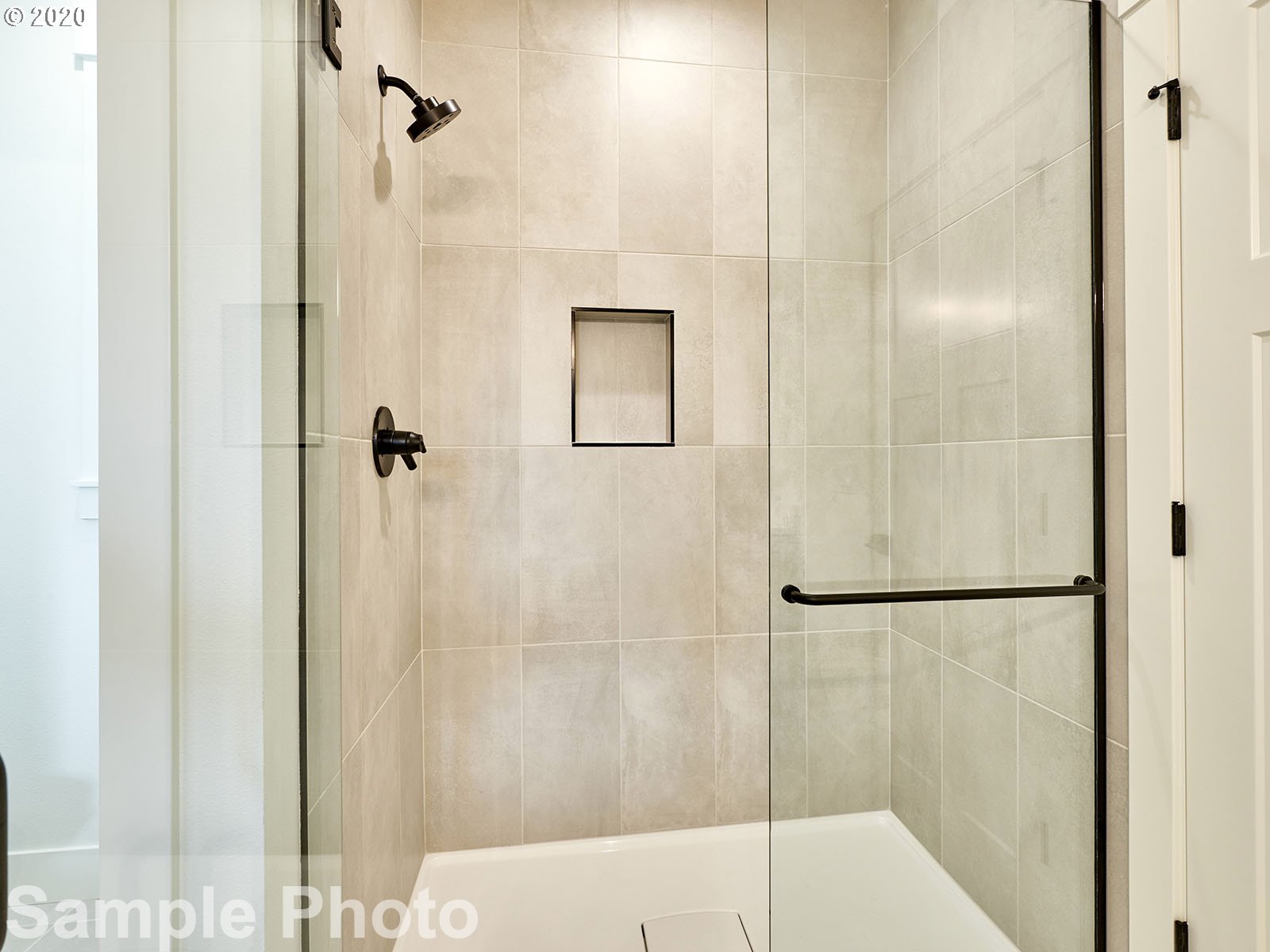2562 North Lydia Loop Hubbard, OR 97032 - Photo 9 of 23