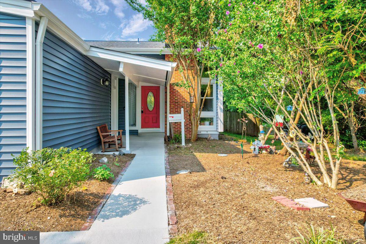 916 West Redwood Road Sterling, VA 20164 - Photo 5 of 33 Gallery Image 5