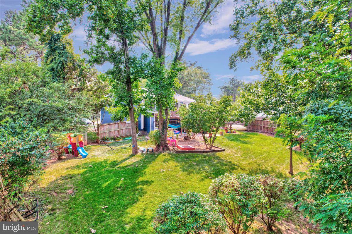 916 West Redwood Road Sterling, VA 20164 - Photo 6 of 33 Gallery Image 6