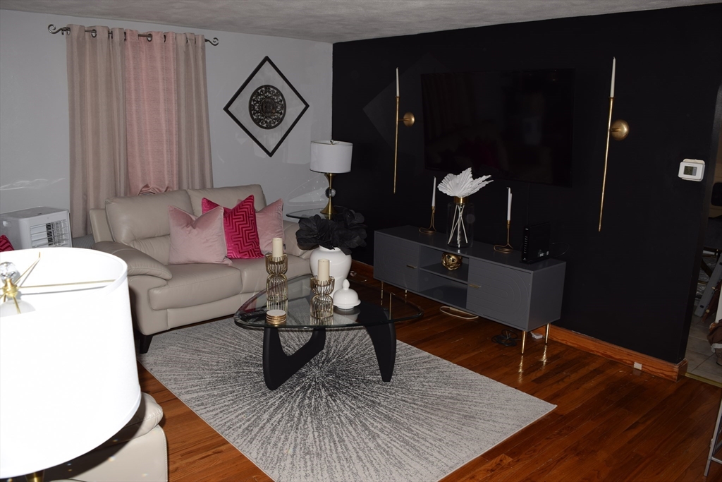 43 Barton Street Springfield, MA 01104 - Photo 4 of 25