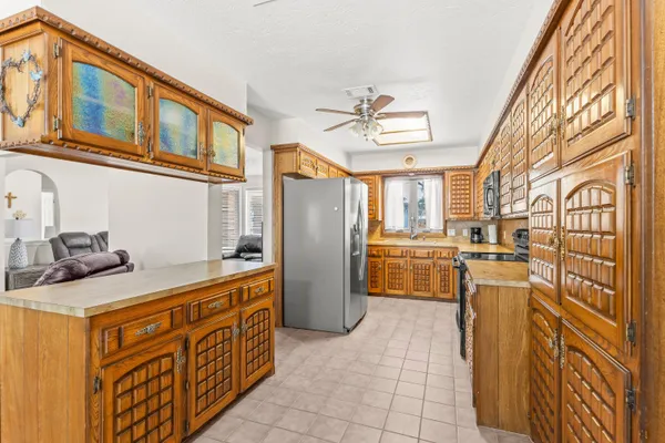 a kitchen that has a lot of cabinets in it