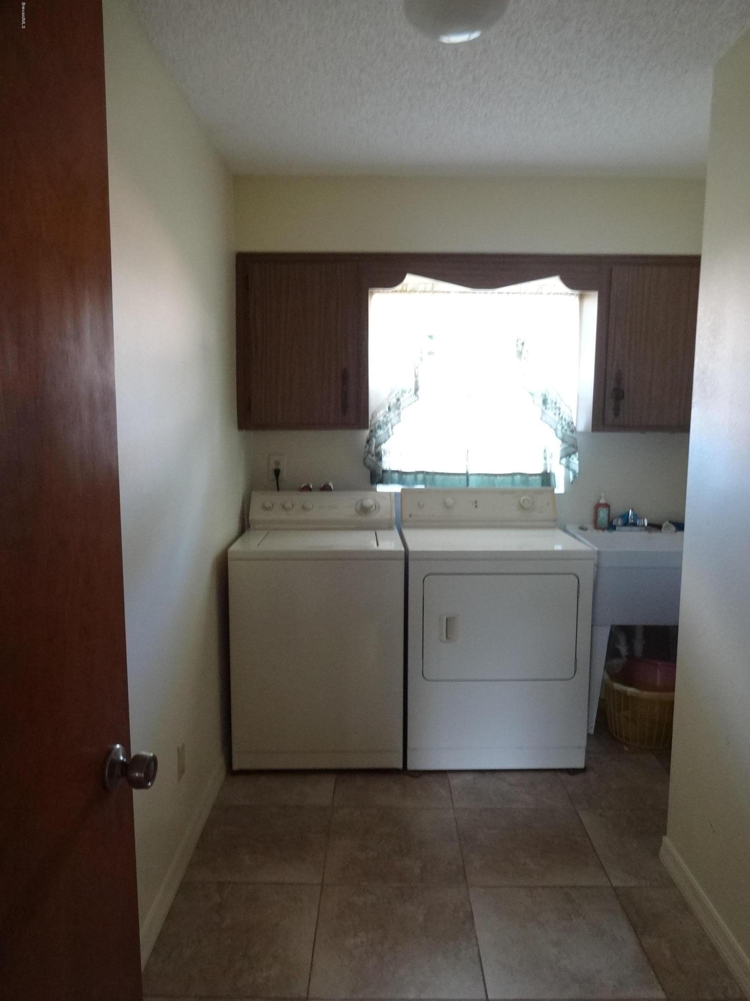 250 Edgevale Road Southeast Palm Bay, FL 32909 - Photo 9 of 33 DSC07818