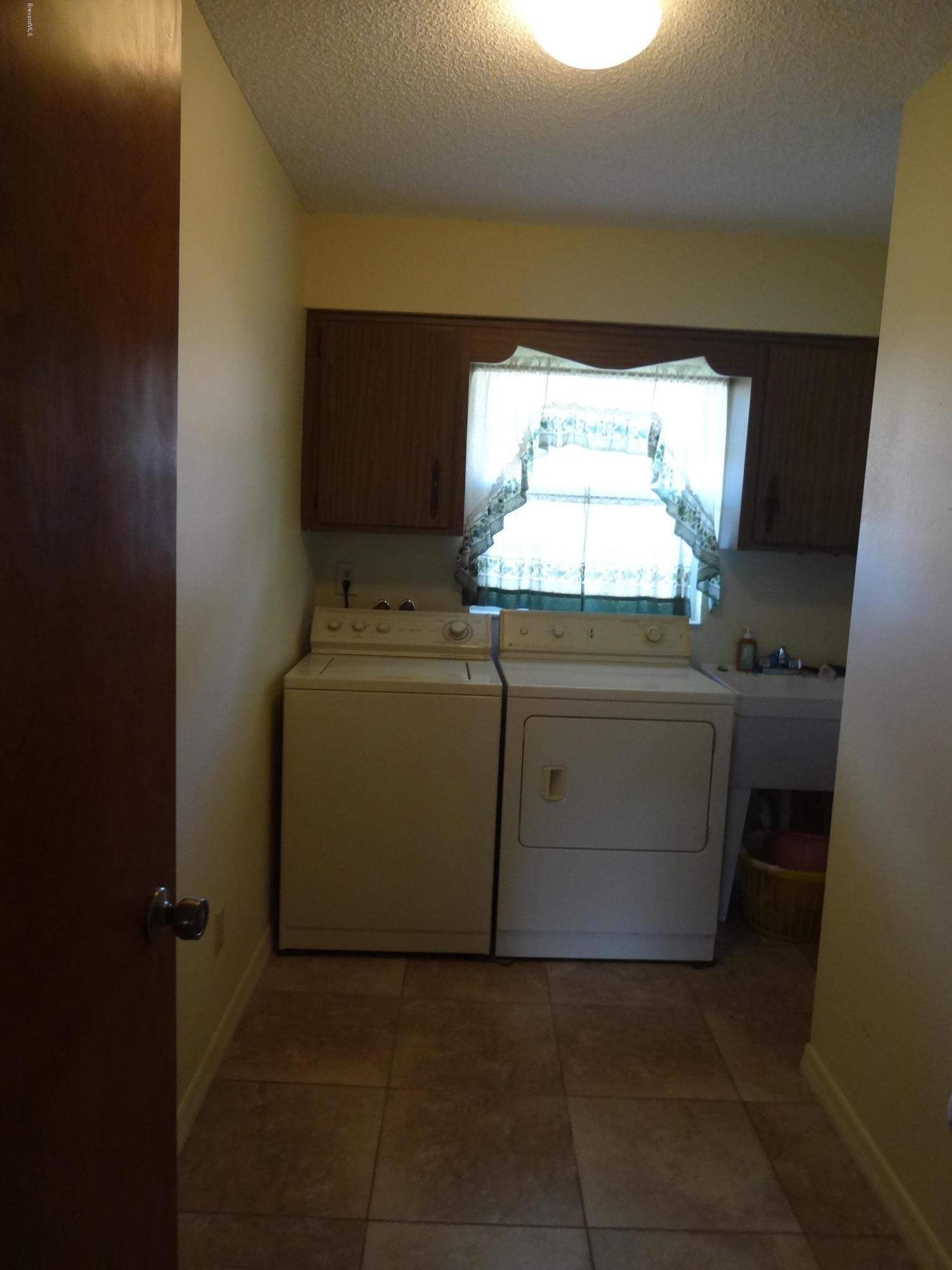 250 Edgevale Road Southeast Palm Bay, FL 32909 - Photo 10 of 33 DSC07819