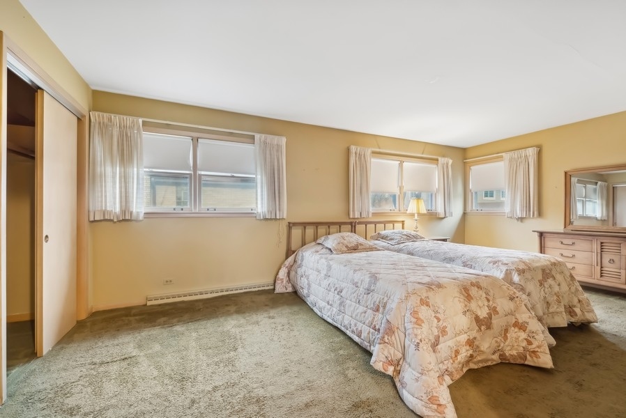 226 Glenview Road Glenview, IL 60025 - Photo 8 of 10 a bedroom with a bed and a window