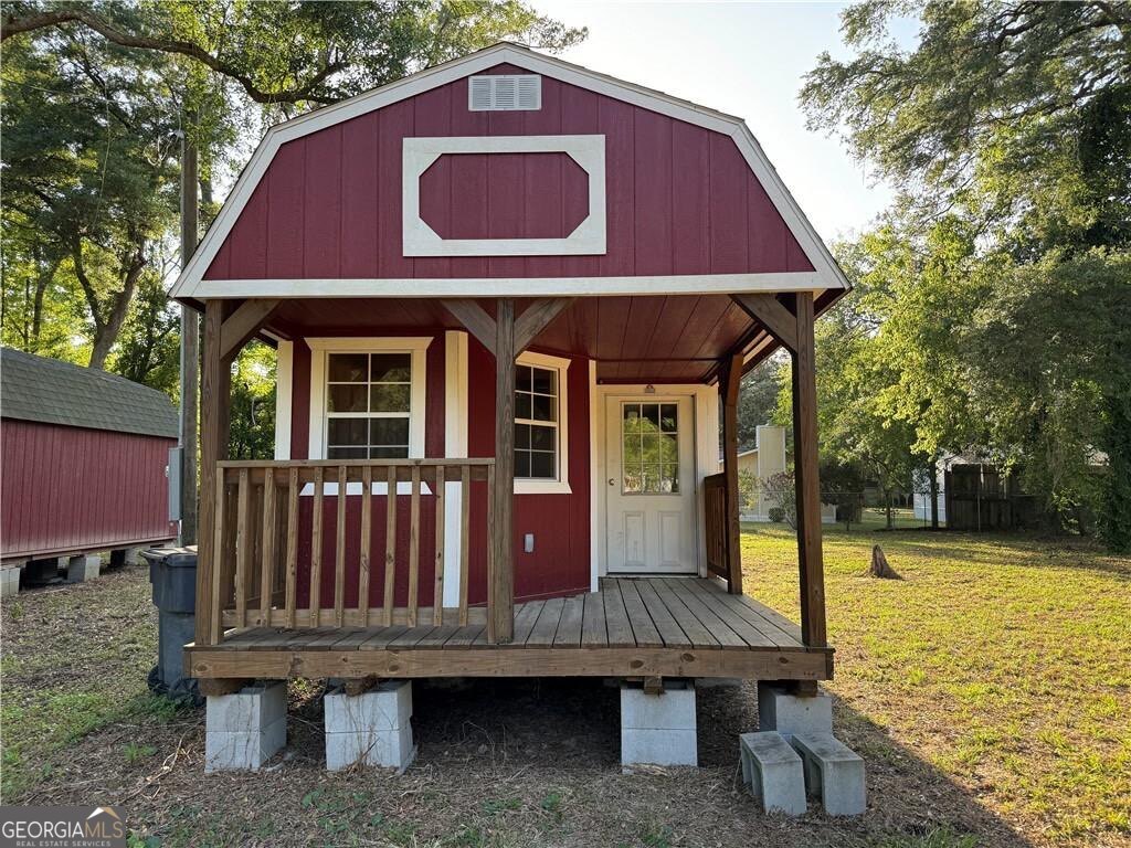 41 Middle Road Hortense, GA 31543 - Photo 11 of 22 a front view of a house with swimming pool