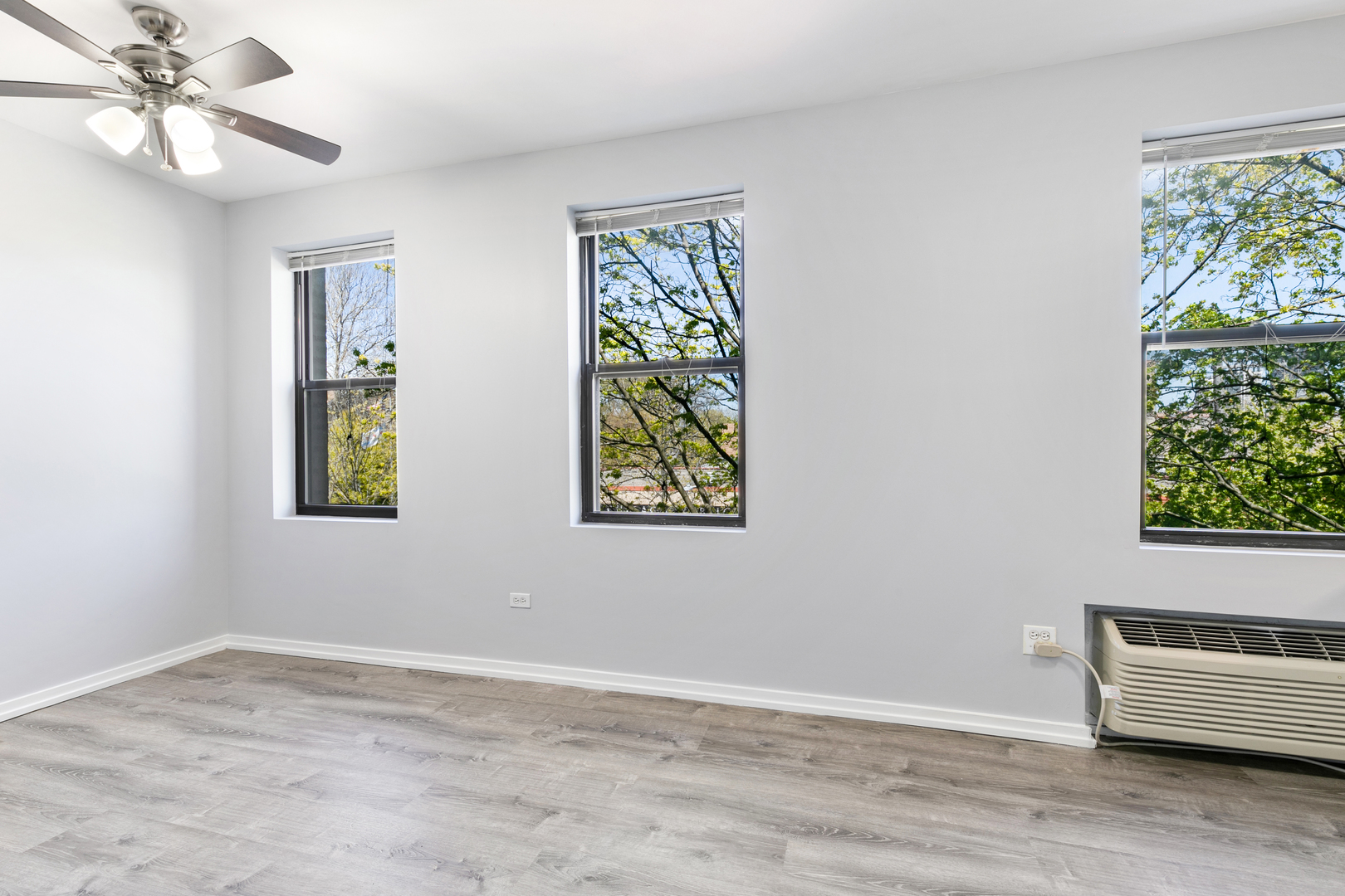 4875 North Magnolia Avenue, Unit 407 Chicago, IL 60640 - Photo 2 of 9