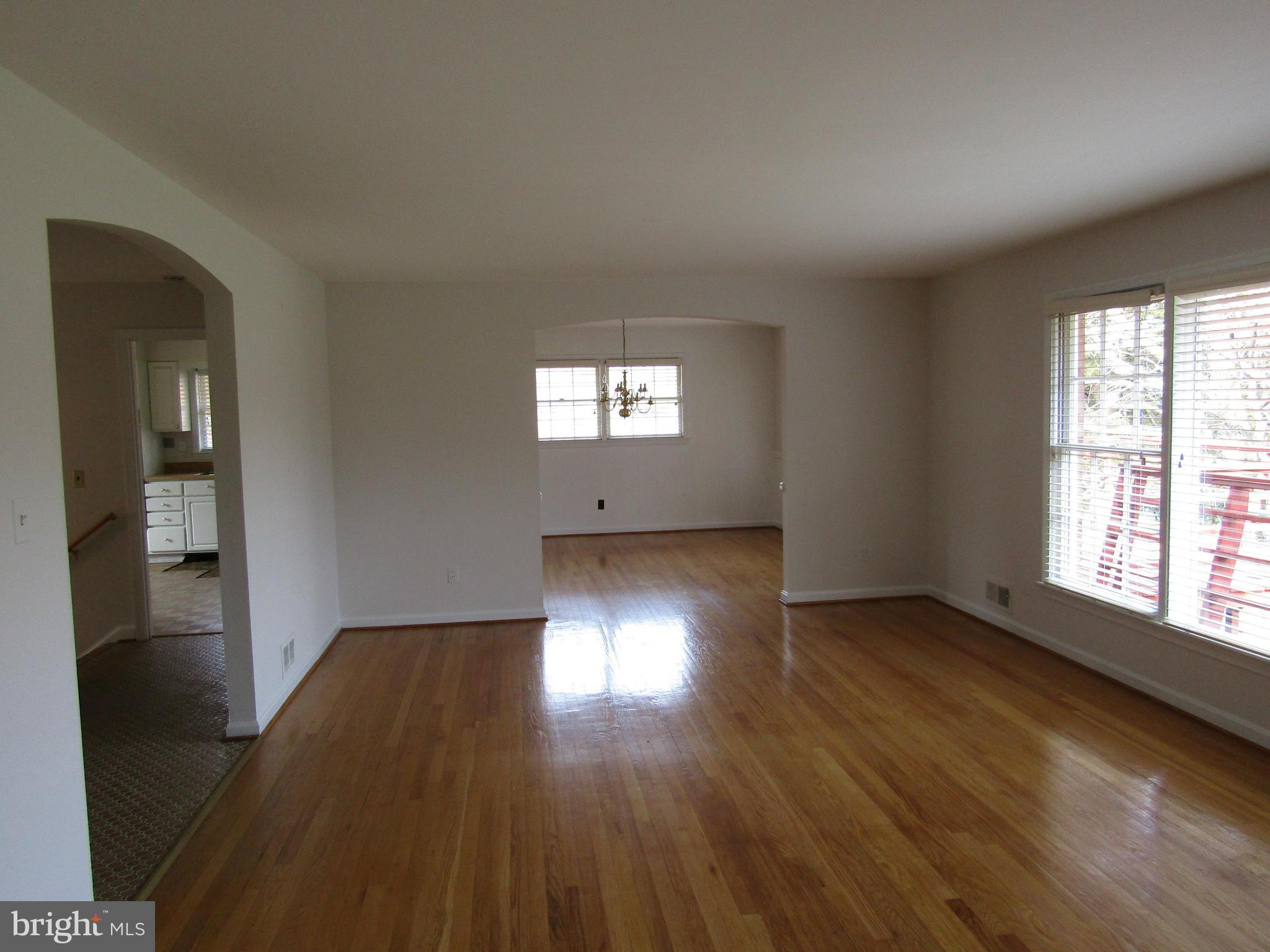 11015 Braddock Road Fairfax, VA 22030 - Photo 7 of 30 Living Room