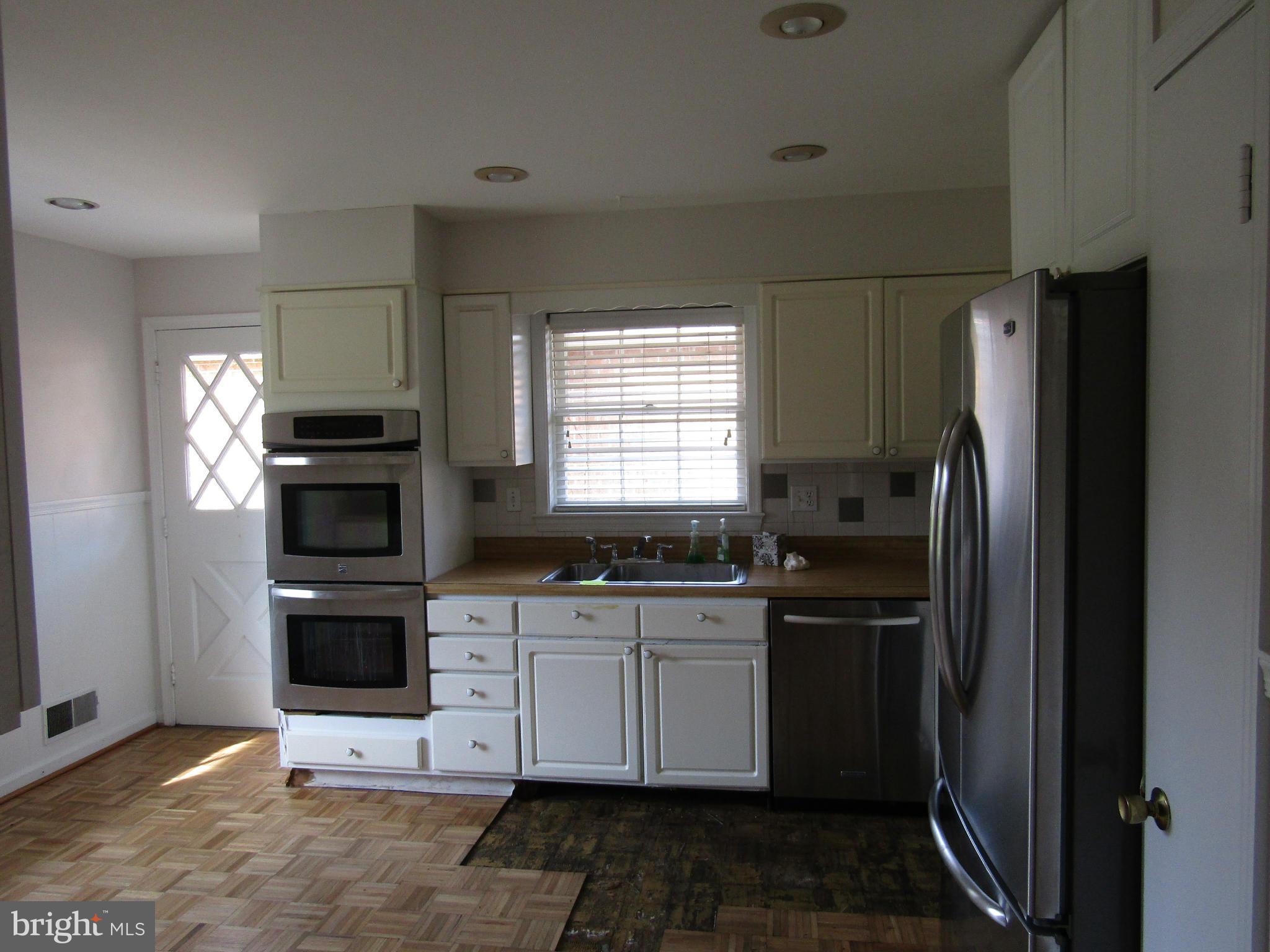 11015 Braddock Road Fairfax, VA 22030 - Photo 8 of 30 Kitchen