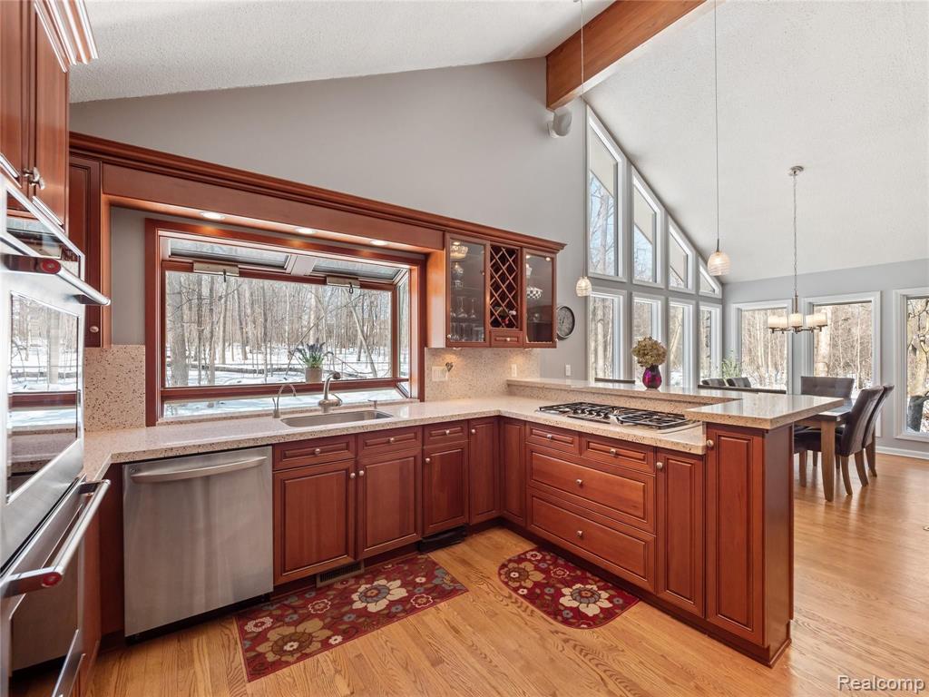 21311 Metroview Road Farmington Hills, MI 48335 - Photo 13 of 78