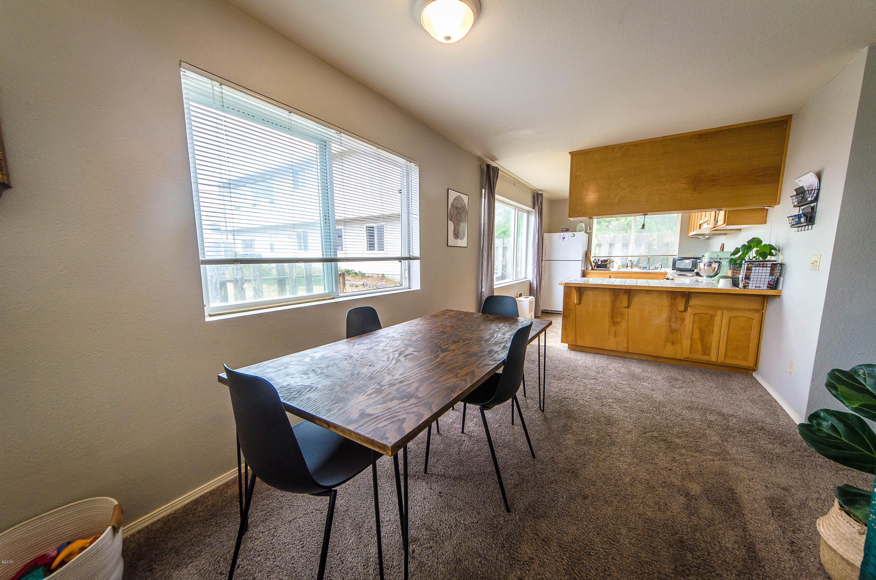 568 Southwest 5th Street Newport, OR 97365 - Photo 19 of 20 4 Unit 1 Dining and Kitchen