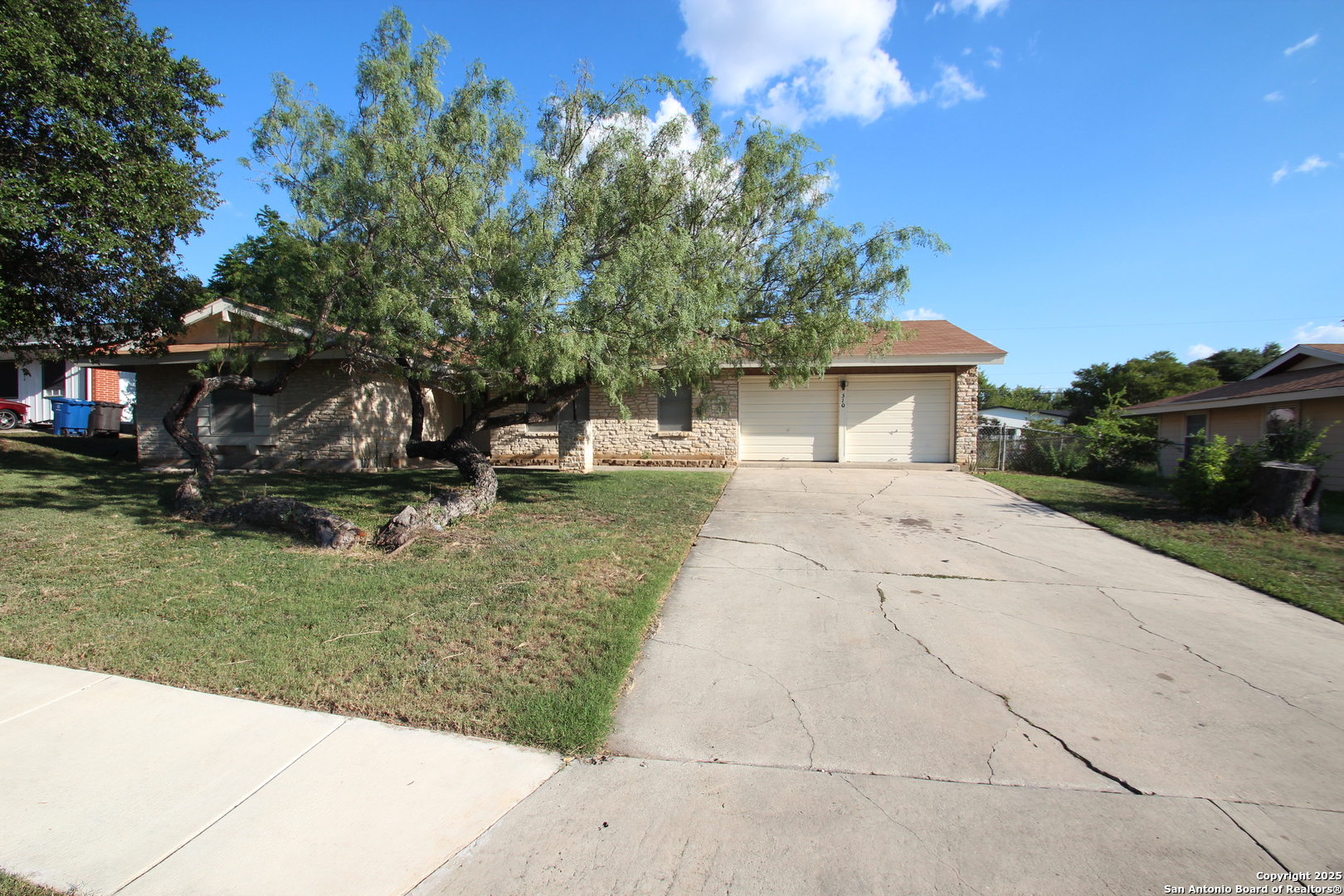 310 Threadneedle Lane San Antonio, TX 78227 - Photo 1 of 27