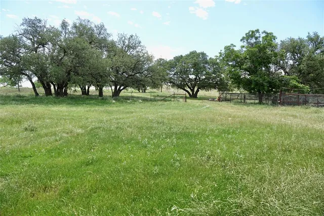 $215,000 | 240 Pr 6333 Indian Gap Tx 76531, Hamilton, TX 76531
