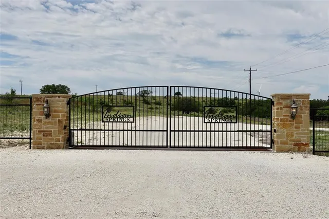 $215,000 | 240 Pr 6333 Indian Gap Tx 76531, Hamilton, TX 76531