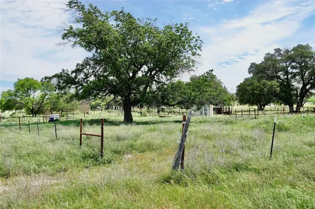 $215,000 | 240 Pr 6333 Indian Gap Tx 76531, Hamilton, TX 76531