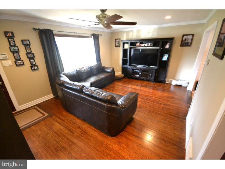 321 Croft Road North Wales, PA 19454 - Photo 8 of 20 Living Room