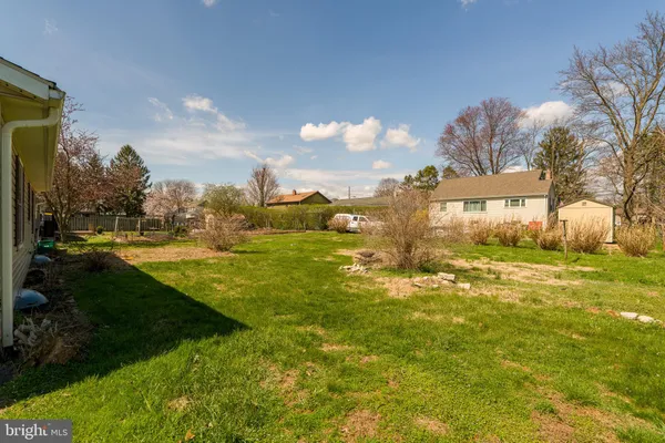 a view of a large yard