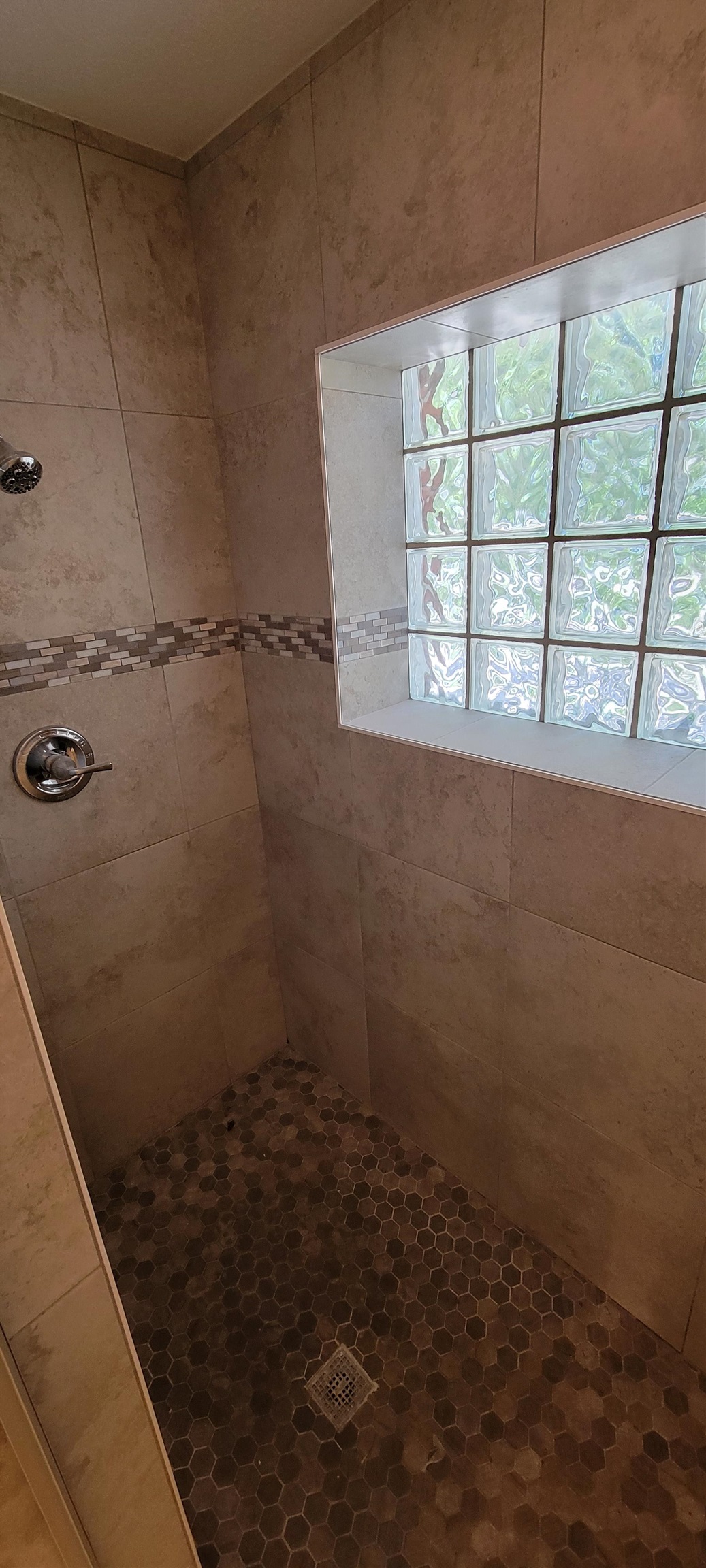 305 Raintree Trail St. Augustine, FL 32086 - Photo 17 of 19 a bathroom with a window