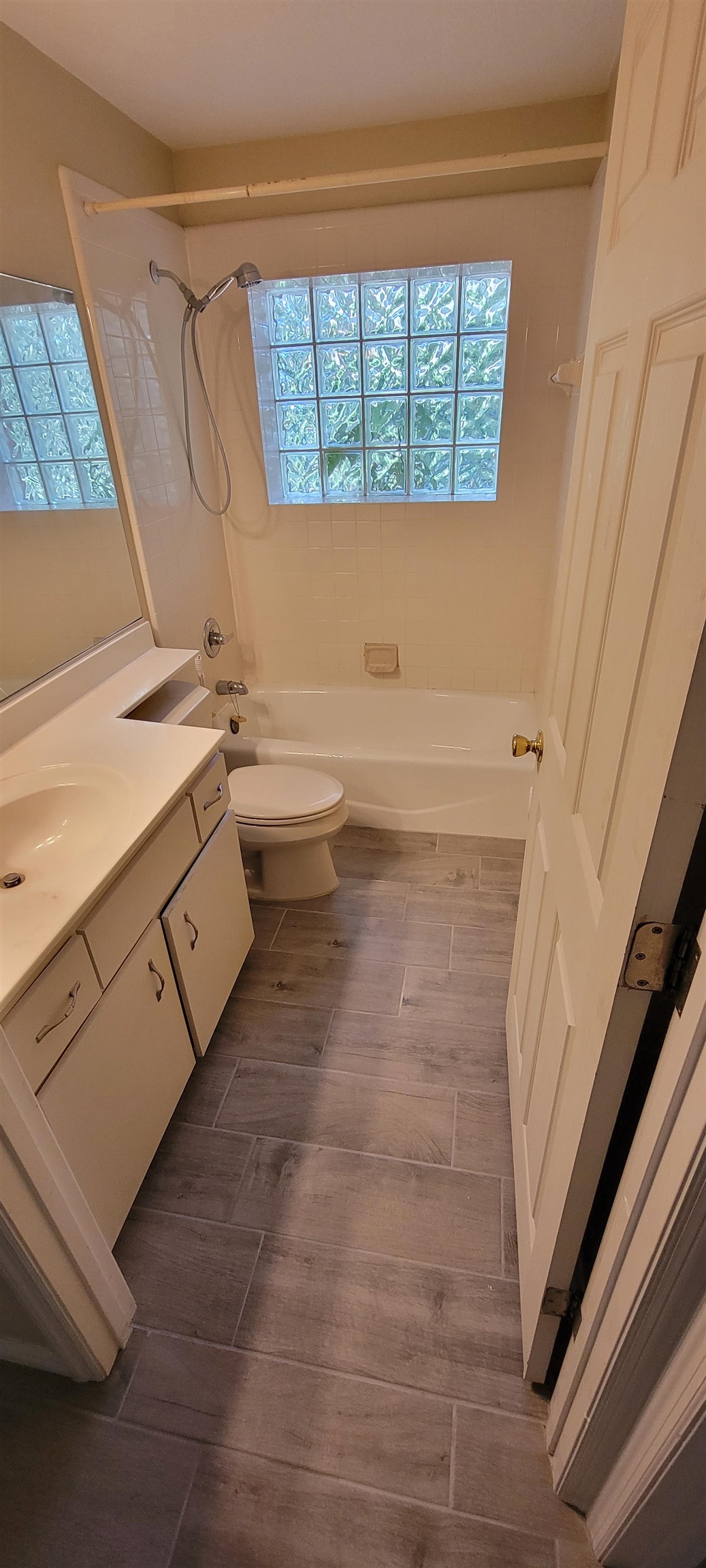 305 Raintree Trail St. Augustine, FL 32086 - Photo 5 of 19 a bathroom with a bathtub and a sink