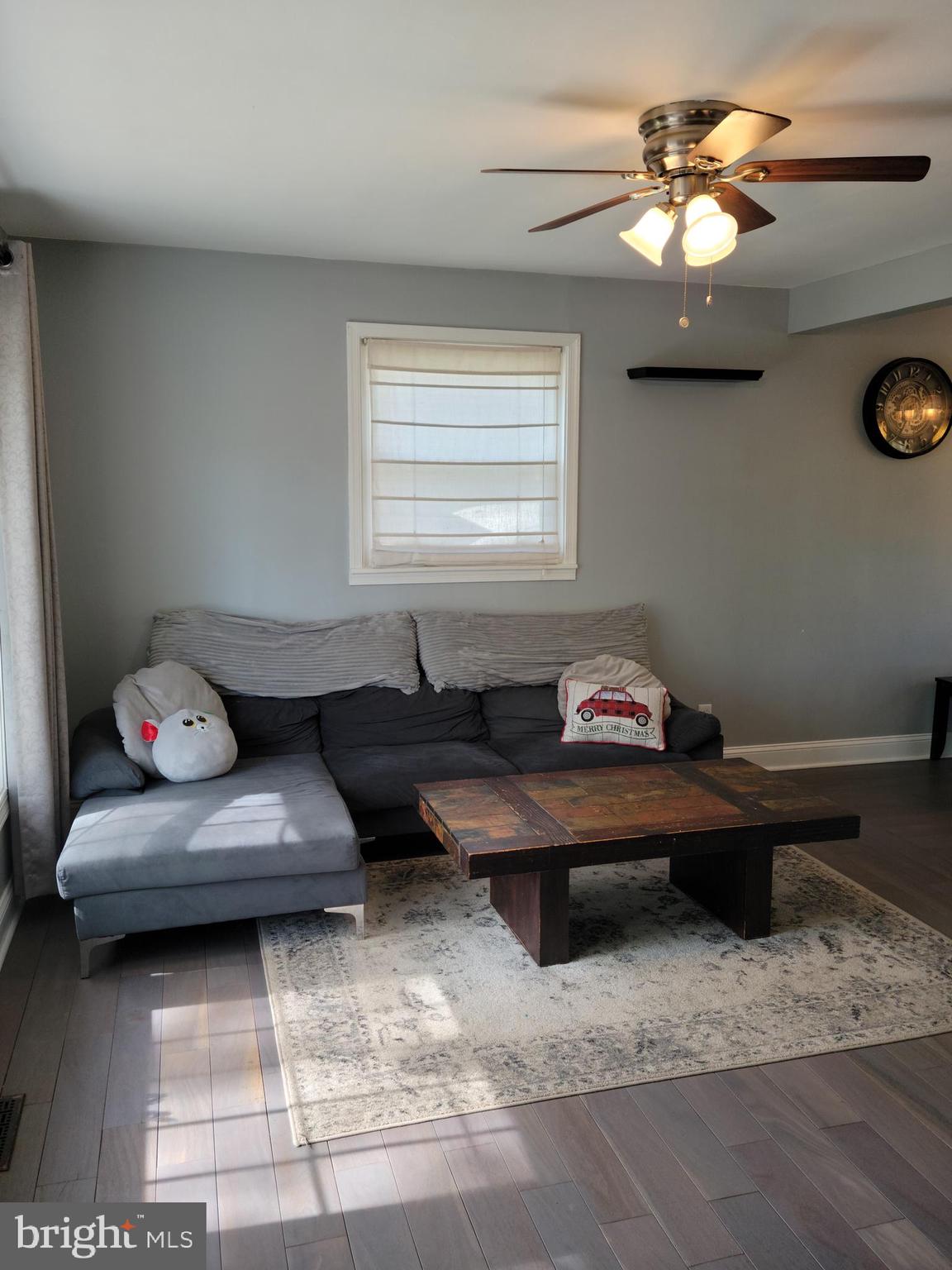 729 Valley Road Phoenixville, PA 19460 - Photo 7 of 21 Living room