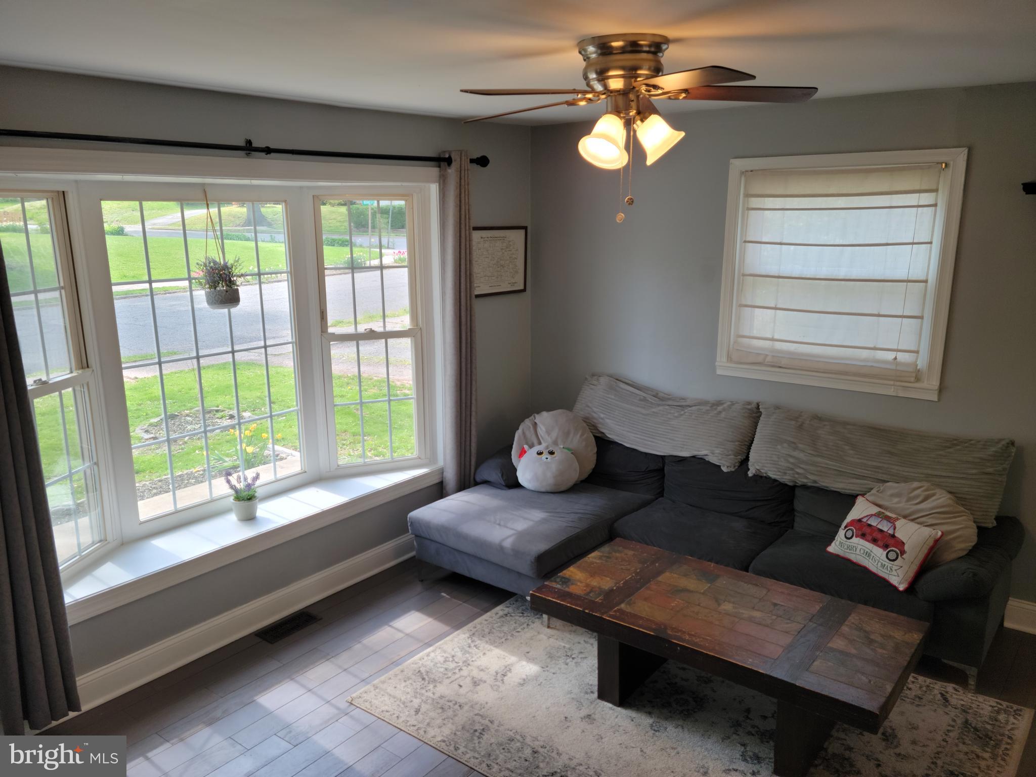 729 Valley Road Phoenixville, PA 19460 - Photo 10 of 21 Living room