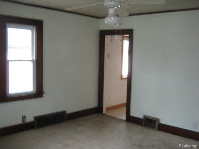 8047 Toepfer Road Warren, MI 48089 - Photo 3 of 9 LIVING ROOM