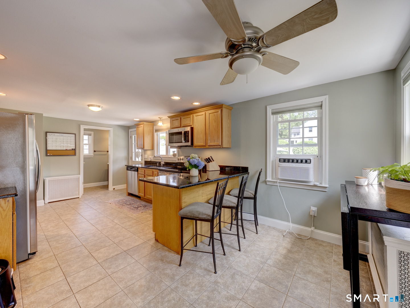 137 Green Road Manchester, CT 06042 - Photo 4 of 37