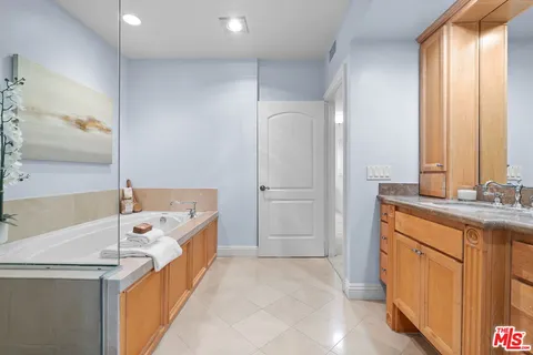 $1,095,000 | 1830 Pelham Avenue, Unit 301, Los Angeles, CA 90025