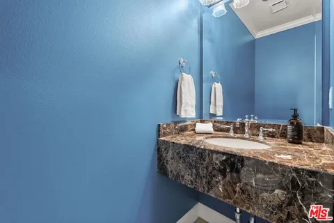 $1,095,000 | 1830 Pelham Avenue, Unit 301, Los Angeles, CA 90025