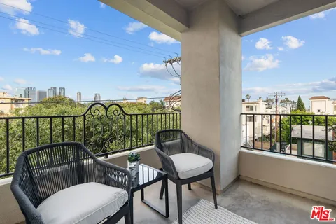 $1,095,000 | 1830 Pelham Avenue, Unit 301, Los Angeles, CA 90025