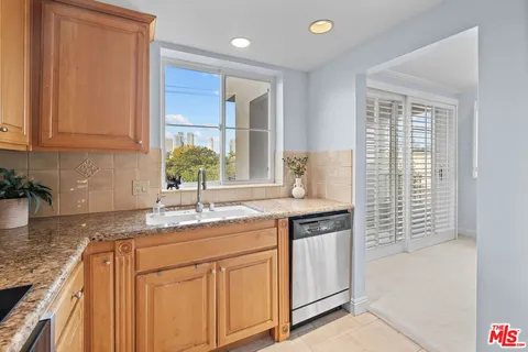 $1,095,000 | 1830 Pelham Avenue, Unit 301, Los Angeles, CA 90025