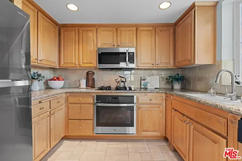 $1,095,000 | 1830 Pelham Avenue, Unit 301, Los Angeles, CA 90025