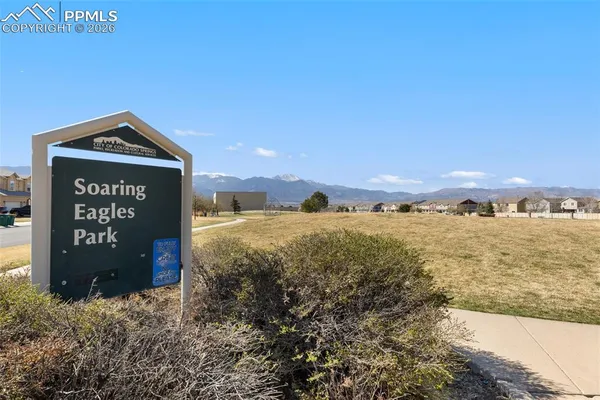 a view of a sign board in front of house