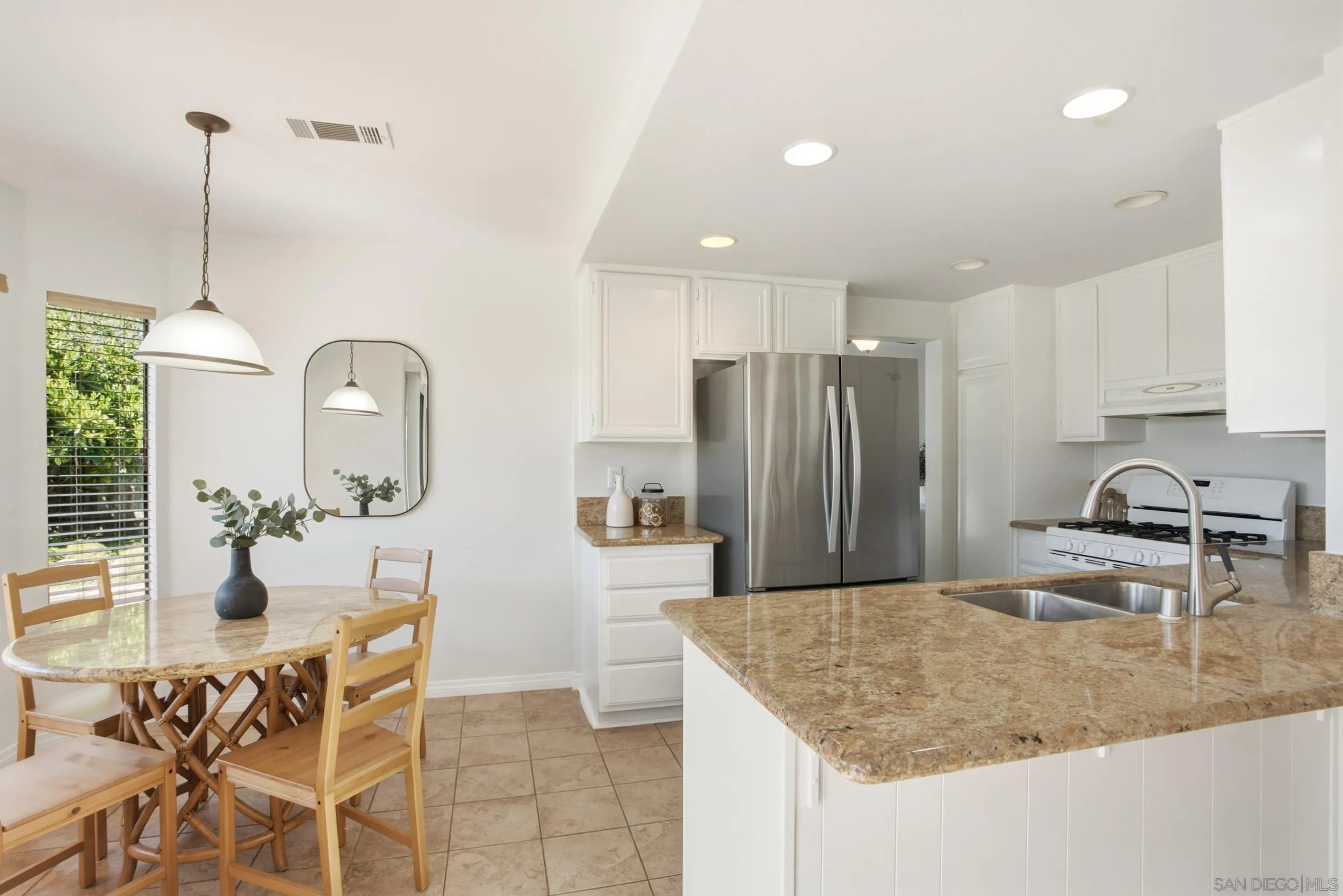 5375 Rio Plata Drive Oceanside, CA 92057 - Photo 3 of 32