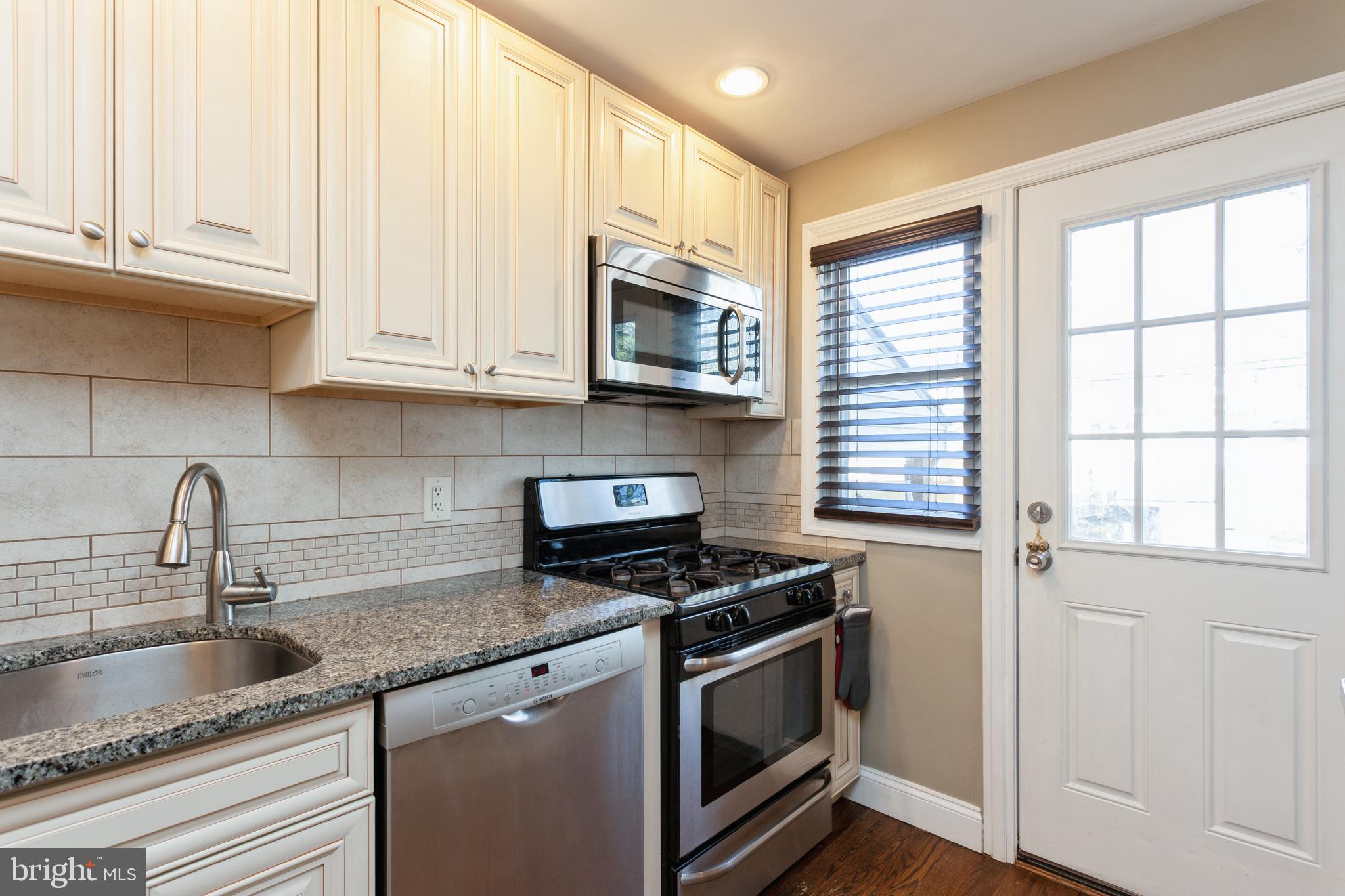 1800 Dunmere Road Baltimore, MD 21222 - Photo 11 of 40 kitchen
