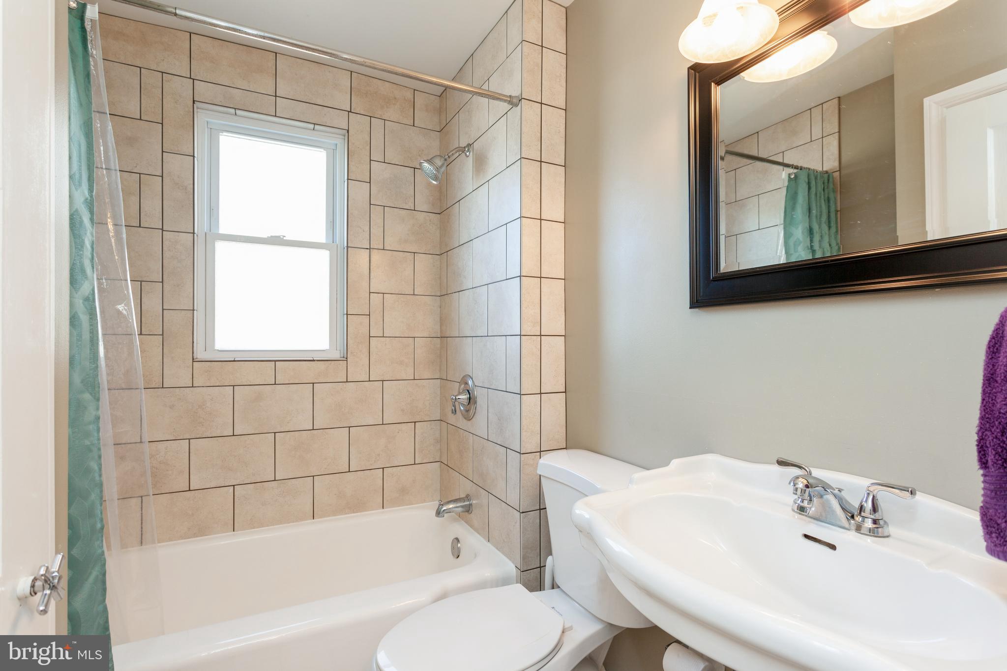 1800 Dunmere Road Baltimore, MD 21222 - Photo 22 of 40 Hall bath up on bedroom level